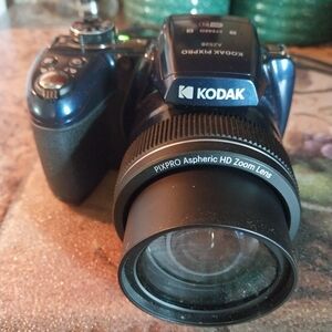 Kodak- pixpro AZ528 Compact Camera 16.4 Megapixel with 52x optical zoom Full HD